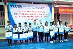 TTXVN khu vực phía Nam tổ chức khám, chữa bệnh tặng quà cho người nghèo