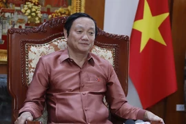 Đại sứ Việt Nam tại Lào Nguyễn Bá Hùng, tại cuộc trả lời phỏng vấn. (Ảnh: Phạm Kiên/TTXVN)