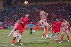 Câu lạc bộ Hải Phòng (áo đỏ) sẽ tiếp đón Đương kim vô địch Công an Hà Nội tại Vòng 4 V-League 2023/24. (Ảnh: Việt Anh/Vietnam+)