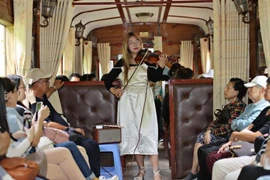 Biểu diễn âm nhạc miễn phí trên các chuyến tàu hỏa du lịch tại Đà Lạt