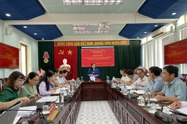 Đoàn giám sát HĐND tỉnh Thái Nguyên khảo sát công tác quản lý nhà nước về bảo vệ môi trường giai đoạn 2017-2022. (Ảnh: Nguyễn Cúc/TTXVN)