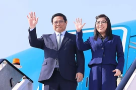 Thủ tướng Phạm Minh Chính và Phu nhân kết thúc chuyến tham dự Hội nghị COP28 tại UAE. (Ảnh: Dương Giang/TTXVN)
