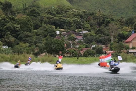 Giải Vô địch môtô Nước Thế giới diễn ra tại Hồ Toba, tỉnh Bắc Sumatra của Indonesia. (Ảnh: Kompas)