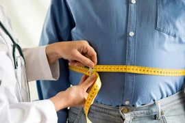 Nhiều người ở trung niên bị tăng cân không kiểm soát. (Ảnh: iStock)