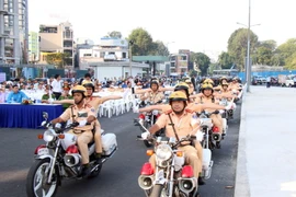 Các đơn vị của Thành phố Hồ Chí Minh ra quân thực hiện Năm An toàn Giao thông 2023. (Ảnh: Tiến Lực/TTXVN)