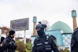 Cảnh sát Đức tuần tra tại Hamburg. (Ảnh: AFP/TTXVN)