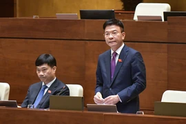 Bộ trưởng Bộ Tư pháp Lê Thành Long phát biểu giải trình, làm rõ một số vấn đề đại biểu Quốc hội nêu về dự án Luật sửa đổi, bổ sung một số điều của Luật Đấu giá tài sản. (Ảnh: CTV/Vietnam+)