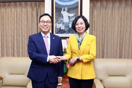 Tổng Giám đốc Thông tấn xã Việt Nam (TTXVN) Vũ Việt Trang tiếp Đại sứ Hàn Quốc Choi Youngsam. (Ảnh: Phạm Kiên/Vietnam+) 