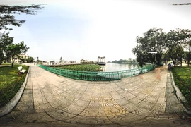 [Hình ảnh 360 độ] Vườn hoa Hồ Tây ở Hà Nội