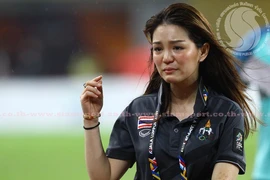 Nữ trưởng đoàn xinh đẹp Watanya Wongopasi. bật khóc. (Nguồn: siamsport.co.th)