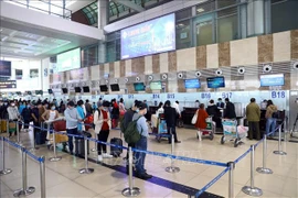 Vì sao sân bay Nội Bài đón lượng khách quốc tế vượt "đỉnh" trước dịch COVID-19?