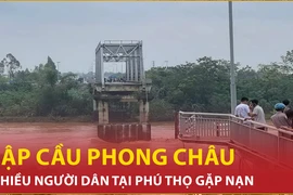 Bản tin 60s: Sập cầu Phong Châu tại Phú Thọ, nhiều người gặp nạn