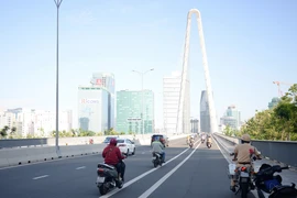 Tình trạng mất cắp dây điện, cáp điện kết nối hệ thống camera quan sát giao thông thủy diễn ra tại nhiều cây cầu ở Thành phố Hồ Chí Minh. (Ảnh: Thu Hương/TTXVN) 