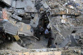 Tòa nhà bị phá hủy sau vụ oanh kích của Israel xuống thành phố Rafah, Dải Gaza, ngày 7/5/2024. (Ảnh: THX/TTXVN)