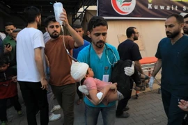 Em nhỏ bị thương do xung đột Hamas-Israel tại Rafah, Dải Gaza, ngày 8/5/2024. (Ảnh: THX/TTXVN)