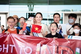 Hoa hậu Mai Phương vừa rời sân bay Tân Sơn Nhất, lên đường dự thi Miss World lần thứ 71 được tổ chức tại Ấn Độ. (Ảnh: CTV/Vietnam+)