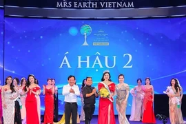 Á hậu 2 Nguyễn Thị Thưa (cùng giải phụ Người đẹp có hình thể đẹp nhất) trong đêm Chung kết Mrs Earth Vietnam 2024. (Ảnh: CTV/Vietnam+)