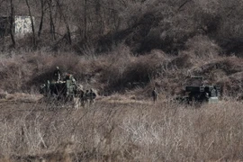 Binh sỹ và xe quân sự Hàn Quốc tham gia một cuộc tập trận chung Mỹ-Hàn. (Ảnh: Yonhap/TTXVN)