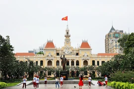 Tòa nhà Trụ sở Ủy ban Nhân dân Thành phố Hồ Chí Minh. (Ảnh: Hồng Đạt/TTXVN)