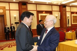 Tổng Bí thư Nguyễn Phú Trọng đón Tổng Bí thư, Chủ tịch nước Lào Thongloun Sisoulith. (Ảnh: Trí Dũng/TTXVN)
