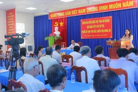 Quyền Chủ tịch nước Võ Thị Ánh Xuân phát biểu tại buổi tiếp xúc cử tri huyện Thoại Sơn, tỉnh An Giang. (Ảnh: Công Mạo/TTXVN)