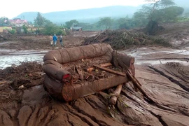 Bùn đất do vỡ đập tại khu vực Mai Mahiu, miền Trung Kenya. (Nguồn: Ntvkenya)