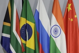 Quốc kỳ các nước thành viên BRICS. (Ảnh: AFP/TTXVN)
