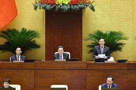Phó Chủ tịch Quốc hội Nguyễn Khắc Định điều hành phiên họp. (Ảnh: Minh Đức/TTXVN)