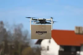 Amazon sử dụng thiết bị bay không người lái để giao hàng. (Nguồn: Pymnts)