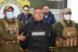 Tướng Bolivia Juan Jose Zuniga (giữa) bị bắt giữ vì âm mưu đảo chính bất thành. (Ảnh: Reuters/TTXVN)
