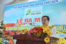 Chủ tịch Ủy ban Nhân dân tỉnh Bến Tre Trần Ngọc Tam phát biểu tại buổi lễ. (Ảnh: Huỳnh Phúc Hậu/TTXVN)