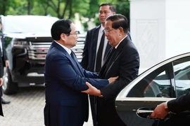 Thủ tướng Phạm Minh Chính tiếp Chủ tịch Đảng Nhân dân Campuchia Samdech Hun Sen. (Ảnh: Dương Giang/TTXVN)