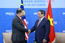 Thủ tướng Phạm Minh Chính tiếp Bộ trưởng Kinh tế Malaysia Rafizi Ramli. (Ảnh: Dương Giang/TTXVN)