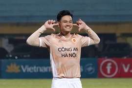 Hồ Tấn Tài ghi bàn mở tỷ số trong chiến thắng 3-1 của Công an Hà Nội trước Đông Á Thanh Hóa. (Ảnh: Việt Anh/Vietnam+)