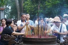 Với mỗi người dân Việt Nam, dù già hay trẻ, dù ở miền ngược hay miền xuôi, câu ca dao 'Dù ai đi ngược về xuôi, nhớ ngày Giỗ Tổ mùng 10/3' đã ăn sâu vào tiềm thức. (Ảnh: Việt Anh/Vietnam+)