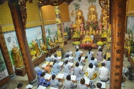 Lễ cầu nguyện quốc thái dân an của kiều bào tại Lào. (Ảnh: Đỗ Bá Thành/TTXVN)