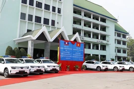 Hình ảnh một số ôtô trong số 20 chiếc được viện trợ để cho Lào để phục vụ công tác bảo vệ Hội nghị cấp cao ASEAN 44-45 và các hội nghị liên quan. (Ảnh: Phạm Kiên/TTXVN)