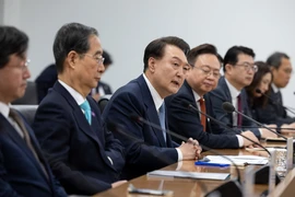 Tổng thống Hàn Quốc Yoon Suk Yeol phát biểu tại cuộc gặp các nhân viên y tế tại Trung tâm y khoa Asan ở Seoul, ngày 18/3/2024. (Ảnh: Yonhap/TTXVN)