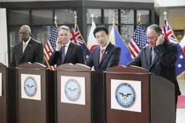 Bộ trưởng Quốc phòng của Mỹ, Nhật Bản, Australia và Philppines tại Honolulu. (Nguồn: Kyodo)