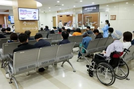 Bệnh nhân chờ khám tại một bệnh viện ở Hàn Quốc. (Nguồn: Yonhap)