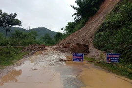 Điểm sạt lở tại tuyến đường từ xã Chiềng Ken đi Nậm Tha, huyện Văn Bàn, tỉnh Lào Cai. (Ảnh: Hương Thu/TTXVN)