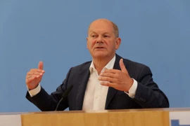 Thủ tướng Đức Olaf Scholz phát biểu tại cuộc họp báo ở Berlin. (Ảnh: THX/TTXVN)