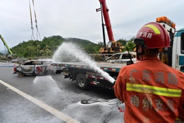Hiện trường vụ sập một phần đường cao tốc ở tỉnh Quảng Đông, miền Nam Trung Quốc ngày 1/5/2024. (Ảnh: THX/TTXVN)