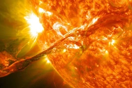 Bão Mặt Trời mạnh nhất hơn hai thập kỷ đã tấn công Trái Đất trong ngày 10/5. (Ảnh: NASA)