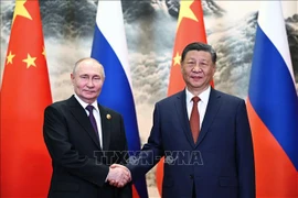 Chủ tịch Trung Quốc Tập Cận Bình (phải) và Tổng thống Nga Vladimir Putin tại cuộc gặp ở Bắc Kinh ngày 16/5/2024. (Ảnh: AFP/TTXVN) 