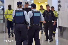 Cảnh sát Australia tuần tra tại sân bay Sydney. (Nguồn: AFP/TTXVN) 