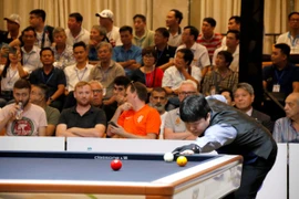 Cơ thủ Cho Myung-Woo (Hàn Quốc) tại trận chung kết Giải Billiards carom 3 băng vô địch cá nhân thế giới lần thứ 76. (Ảnh: Nguyễn Thanh/TTXVN)