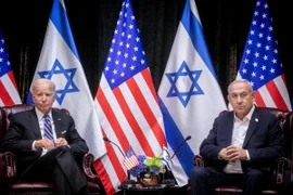 (Tư liệu) Tổng thống Mỹ Joe Biden (trái) trong cuộc gặp Thủ tướng Israel Benjamin Netanyahu tại Tel Aviv ngày 18/10/2023. (Ảnh: AFP/TTXVN)