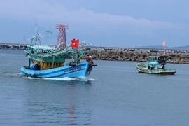 Tàu cá trên cửa sông Dương Đông, thành phố Phú Quốc (Kiên Giang). (Ảnh: Lê Huy Hải/TTXVN)