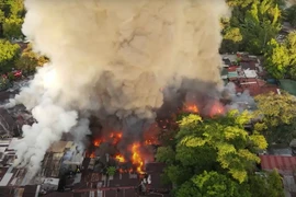 Hỏa hoạn tại một khu ổ chuột ở Manila. (Nguồn: BBC)